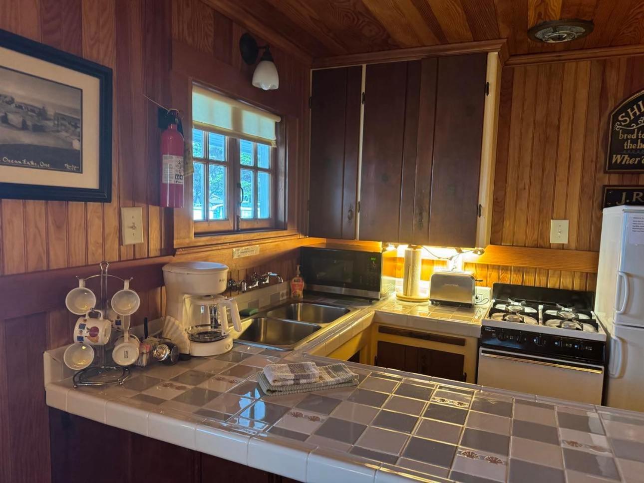 Whistling Winds Motel Lincoln City Ngoại thất bức ảnh